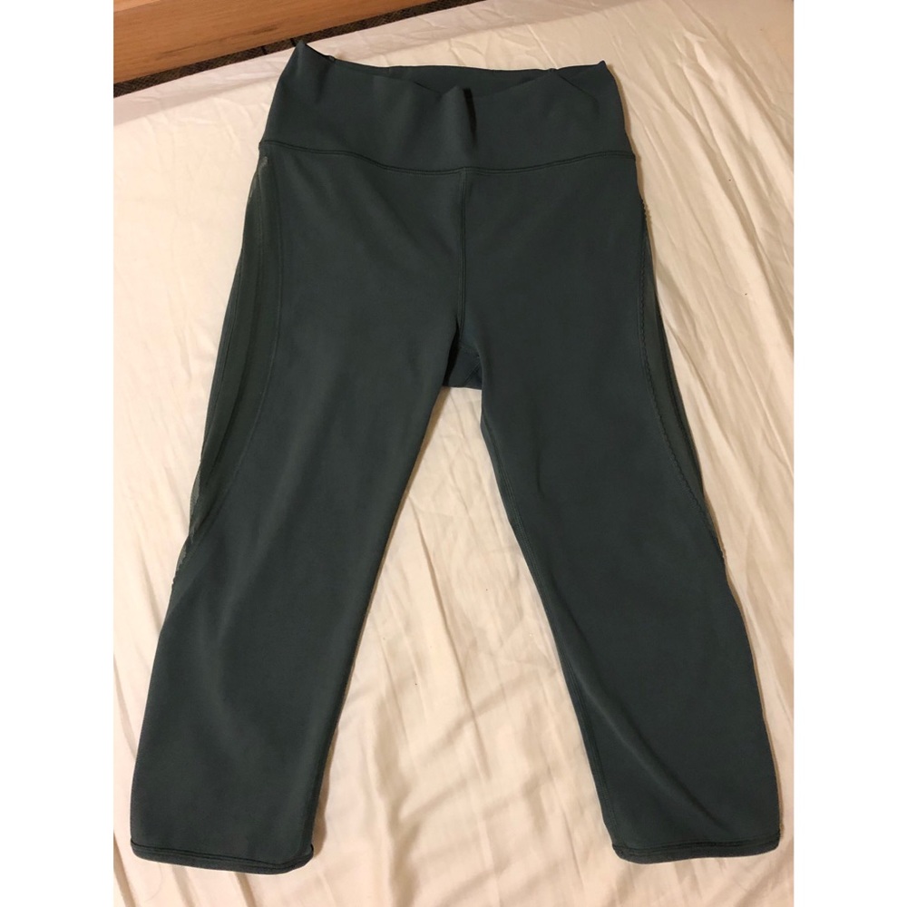 Lululemon cropped mesh green leggings size 6